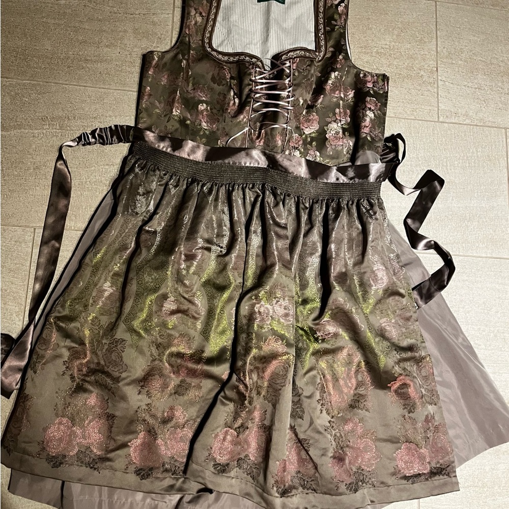 Classic Floral Brown Girls' Dirndl Costume with Apron size 52 German
